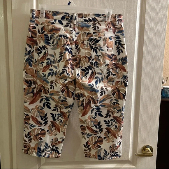 Gloria Vanderbilt Amanda Floral High Rise Stretch Knee Capri/cropped Size 16P - Picture 6 of 11